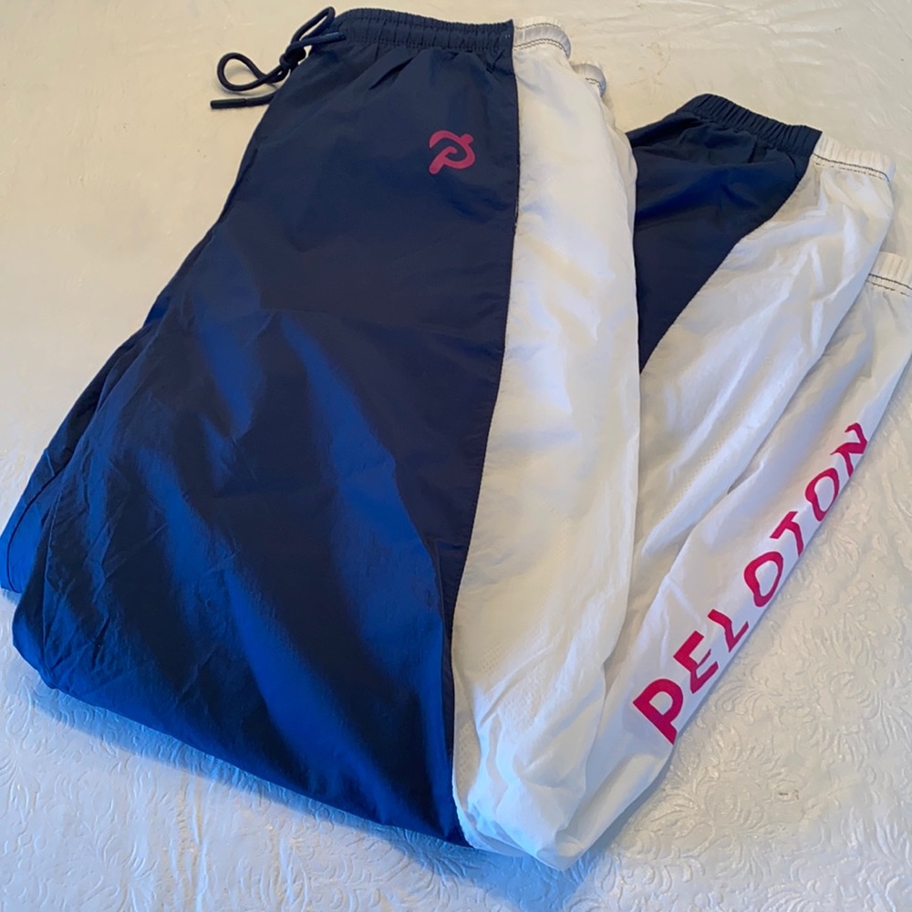 COPY - COPY - Peloton nylon jogger navy/white mesh lined
